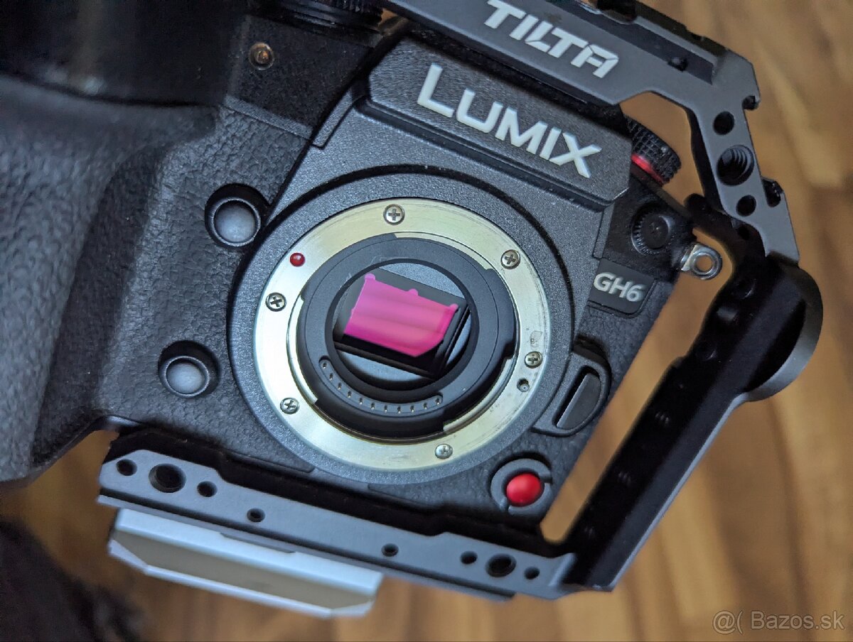 Panasonic GH6 + OM System Digital ED 12-40mm f2.8 a statív - 2