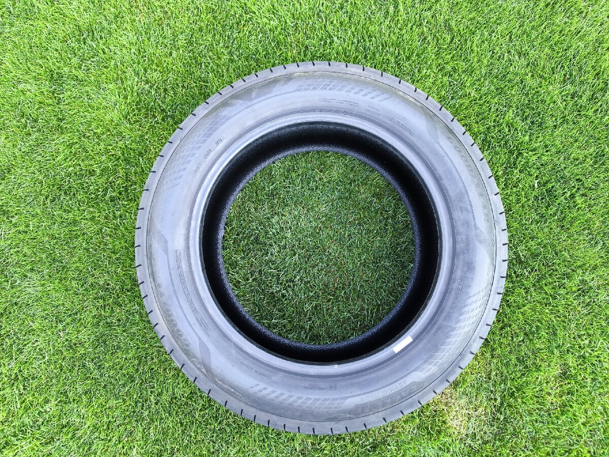 Goodyear Eagle F1 Asymmetric SUV 255/60 R19 113 W - 2