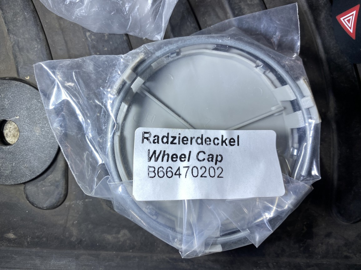 Mercedes Benz stredové krytky "B66470202" originál; - 2