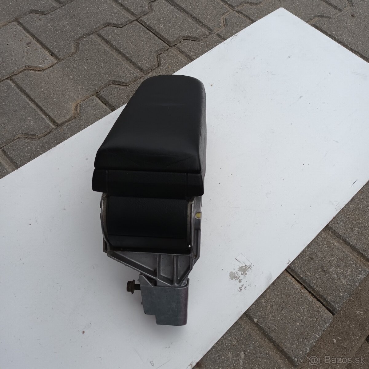 Predám kožennu laktovu opierku original VW - 2