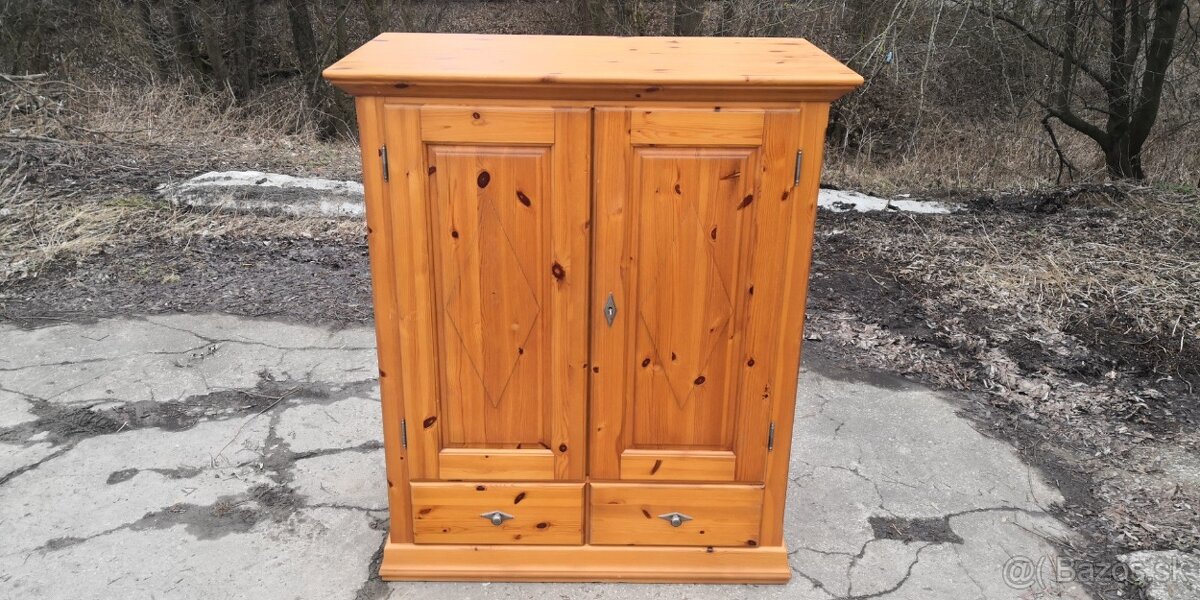 Celomasivná hlboká komoda - 2