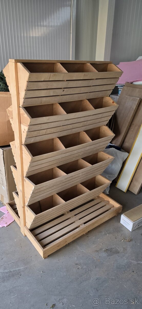 Obojstranný drevený regál na kvety - 2