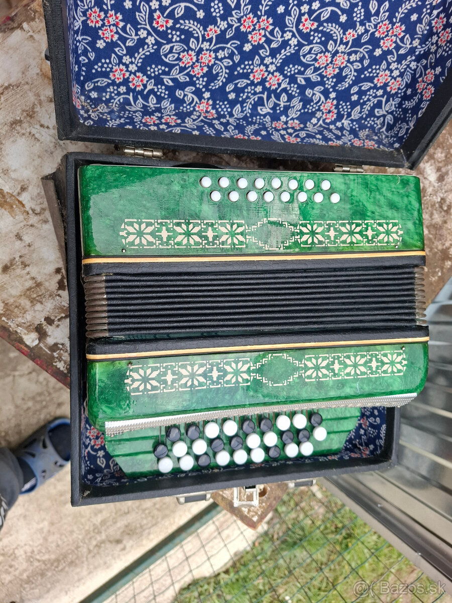 Predám starú detskú harmoniku Mališ USSR - 2