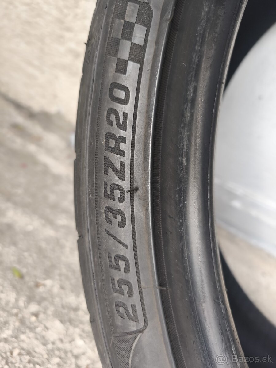 255/35 R20 dot 0724 - 2