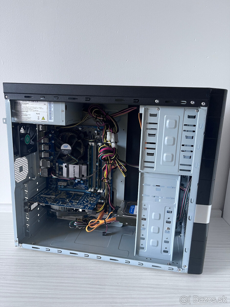 PC Core 2 Quad, Radeon HD 5750 1GB, HDMI, Displayport - 2