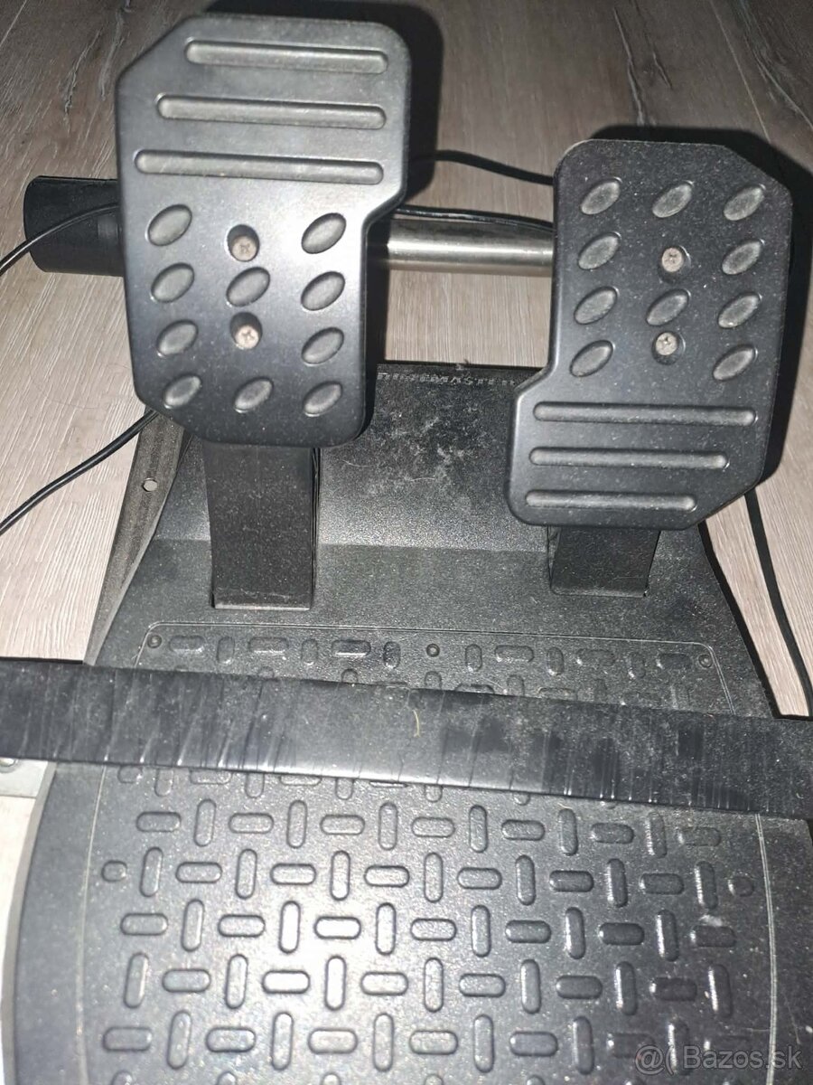 Predám volant na ps4 a ps5. - 2