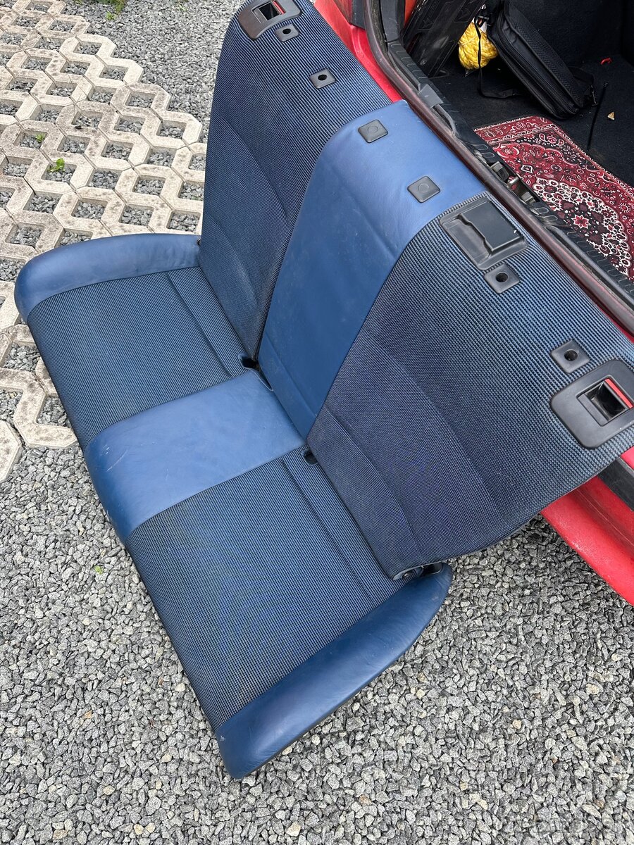 zadné sedačky bmw e36 compact - 2