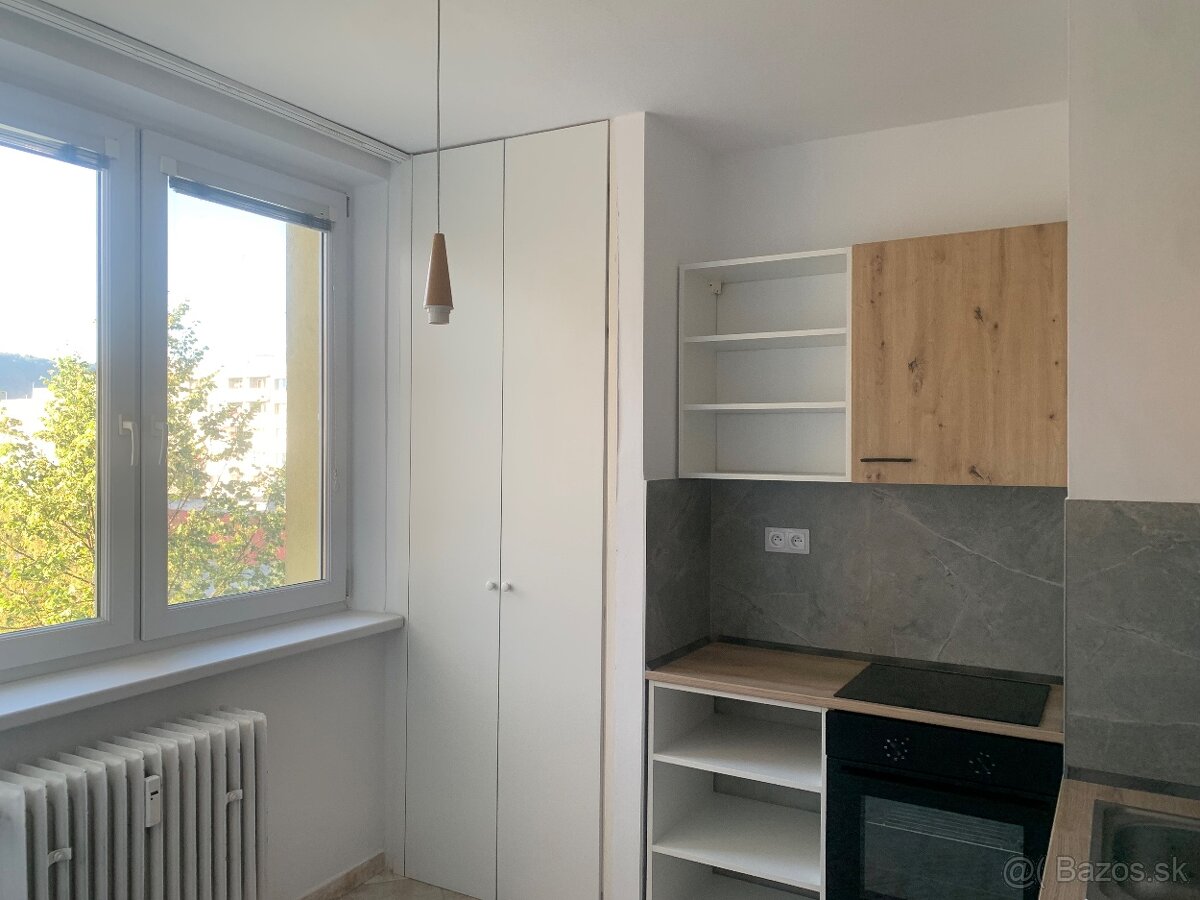 Moderný 2 - izb. byt s balkónom na Strede, P.B. - 2