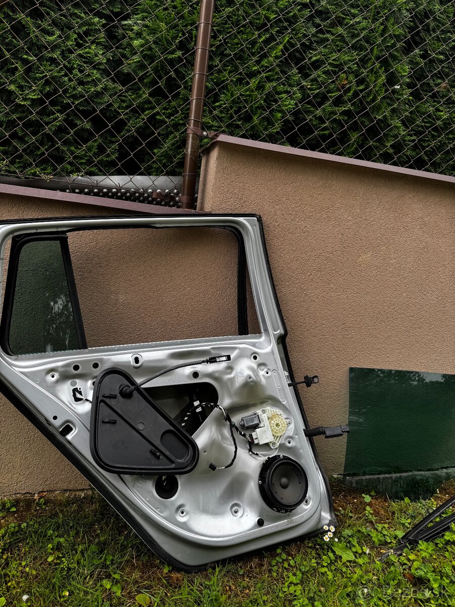 VW GOLF 7 combi ľavé zadné dvere KOMPLET - 2