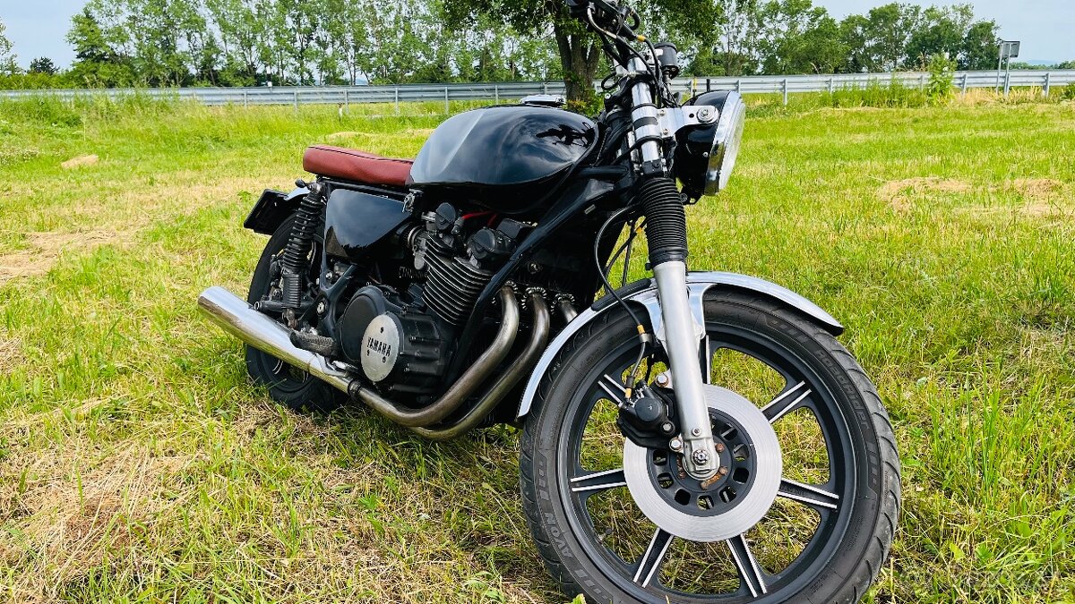 Yamaha XS750 - 2