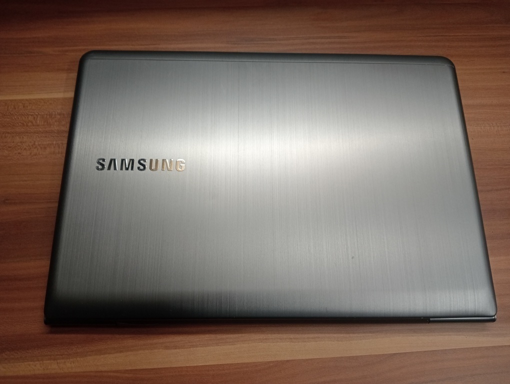 predám notebook SAMSUNG NP540U3C , WINDOWS 7. - 2