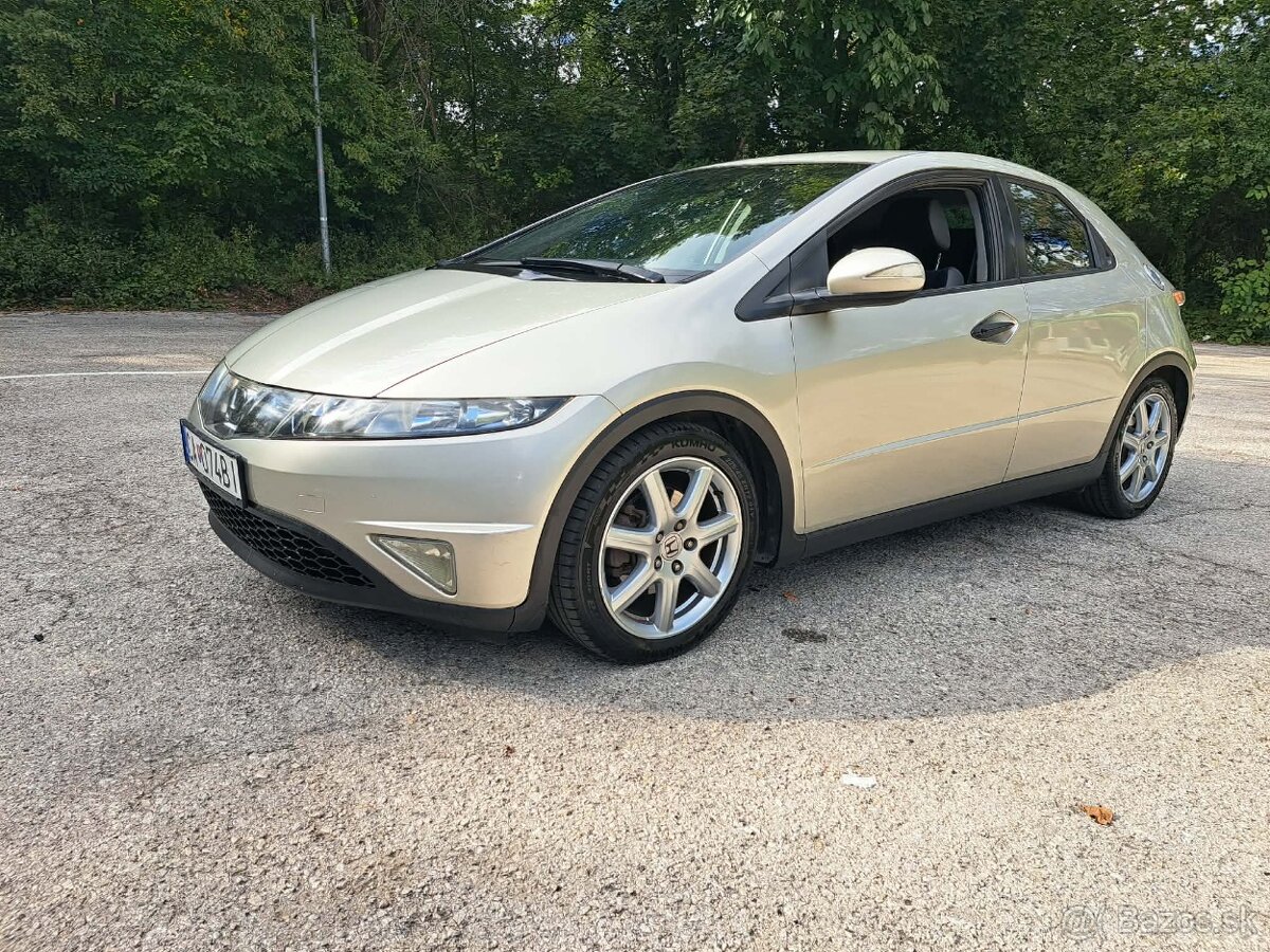 Predám hondu civic 1.8 benzin 103kw - 2
