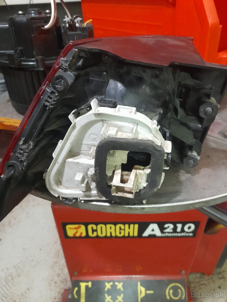 Zadne svetlo golf 7 - 2