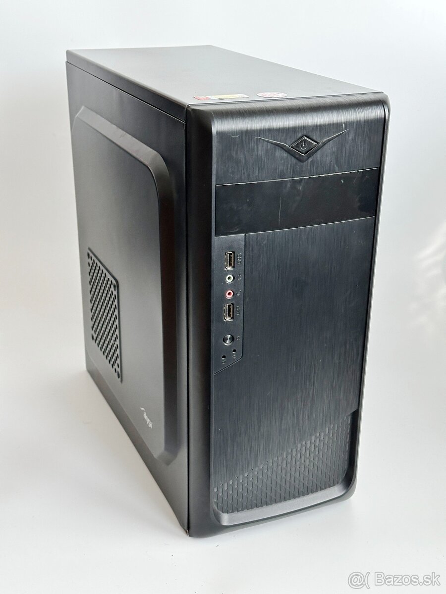 Počítač Akyga s monitorom a príslušenstvom - 2