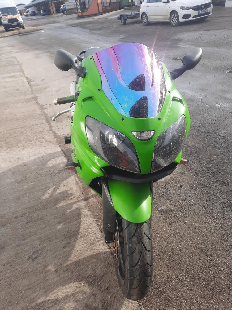 Kawasaki zx9r - 2