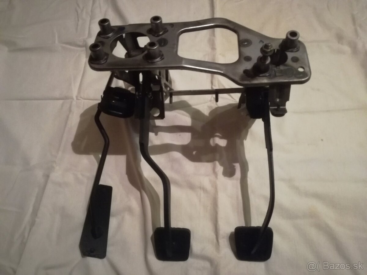 Mazda 323 BG pedále+snímače polohy - 2