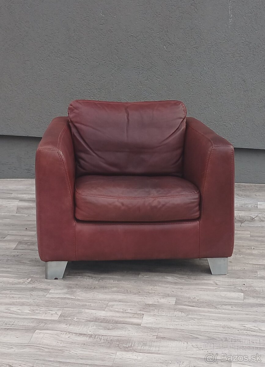 Kreslo kožené bordové. - 2