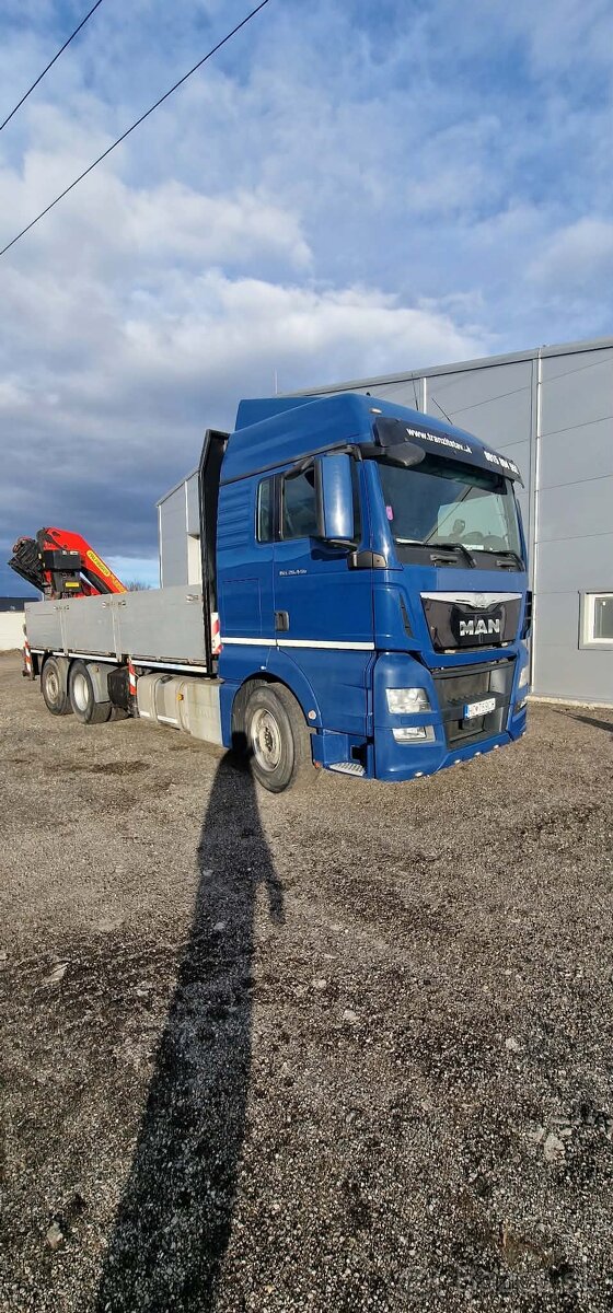 nákladné auto značky MAN s hydraulickou rukou - 2