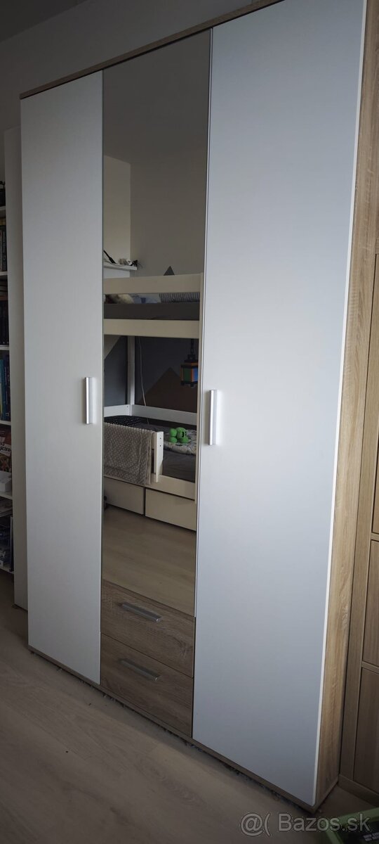 Šatníková skriňa - 2