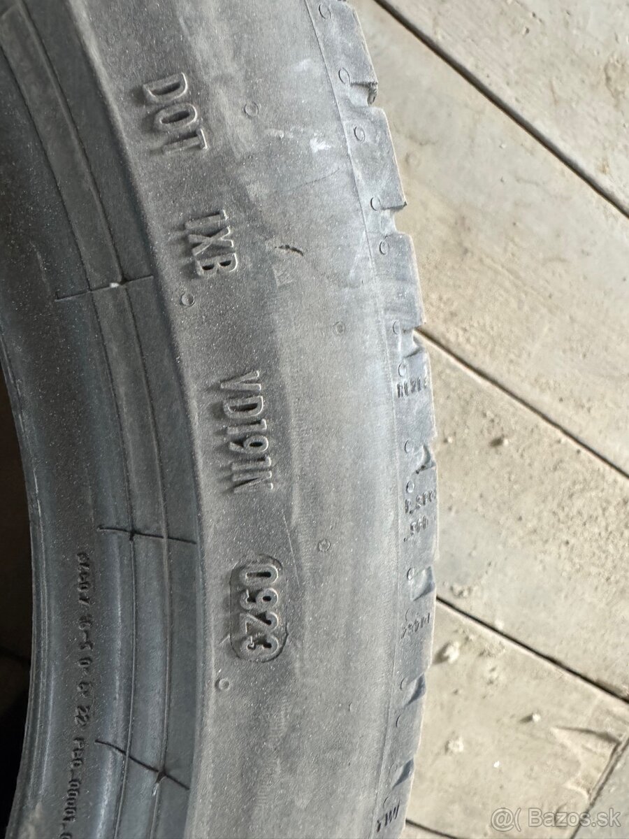 245/40R18 - 2