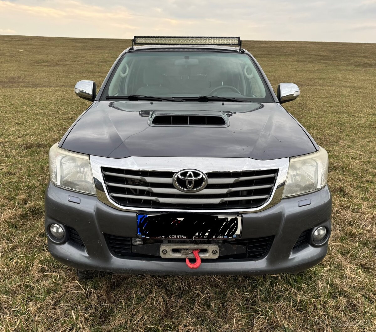 TOYOTA HILUX - 2