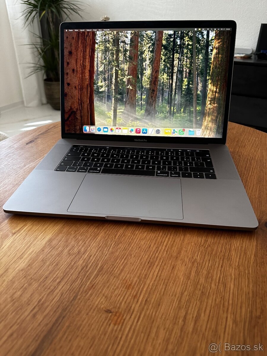 Apple MacBook PRO 15,4” retina 2018 touchbar - 2
