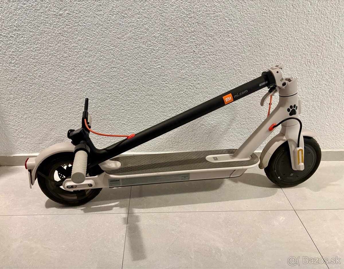 Predám Xiaomi Mi Electric Scooter 3 - 2
