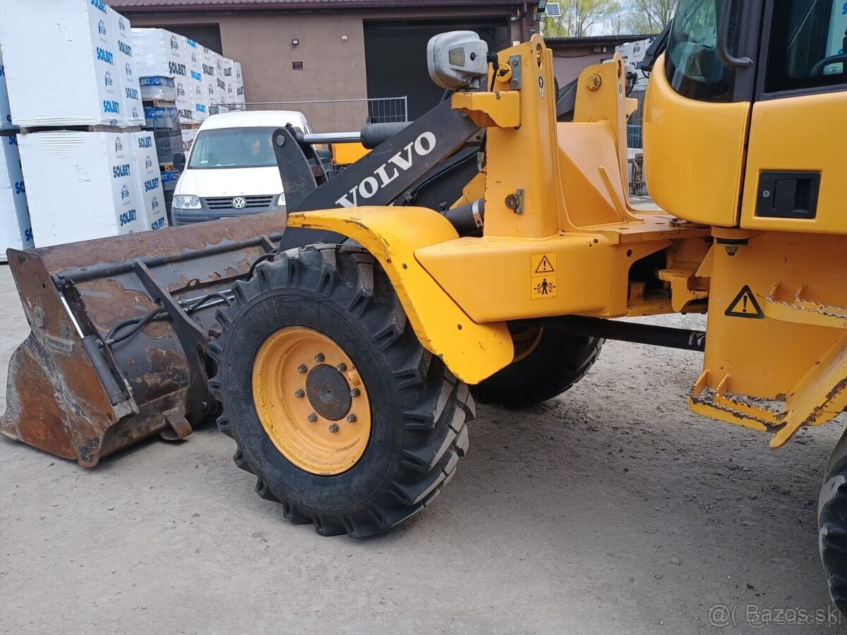 Nakladač Volvo L35G - 2