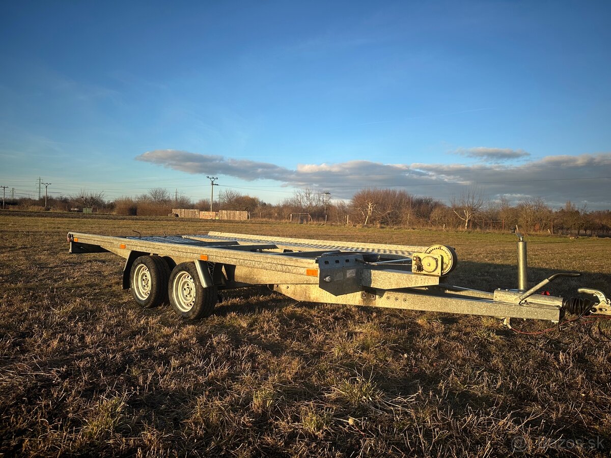 Zánovný Autoprepravnik 2,7t knott