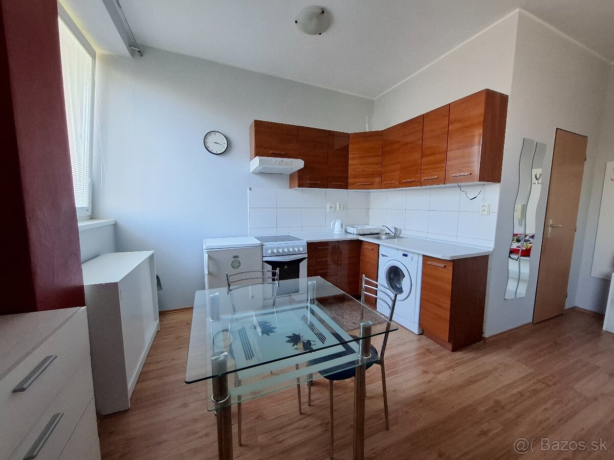 Na predaj priestranná 26 m2 garzónka v Poprade - 2