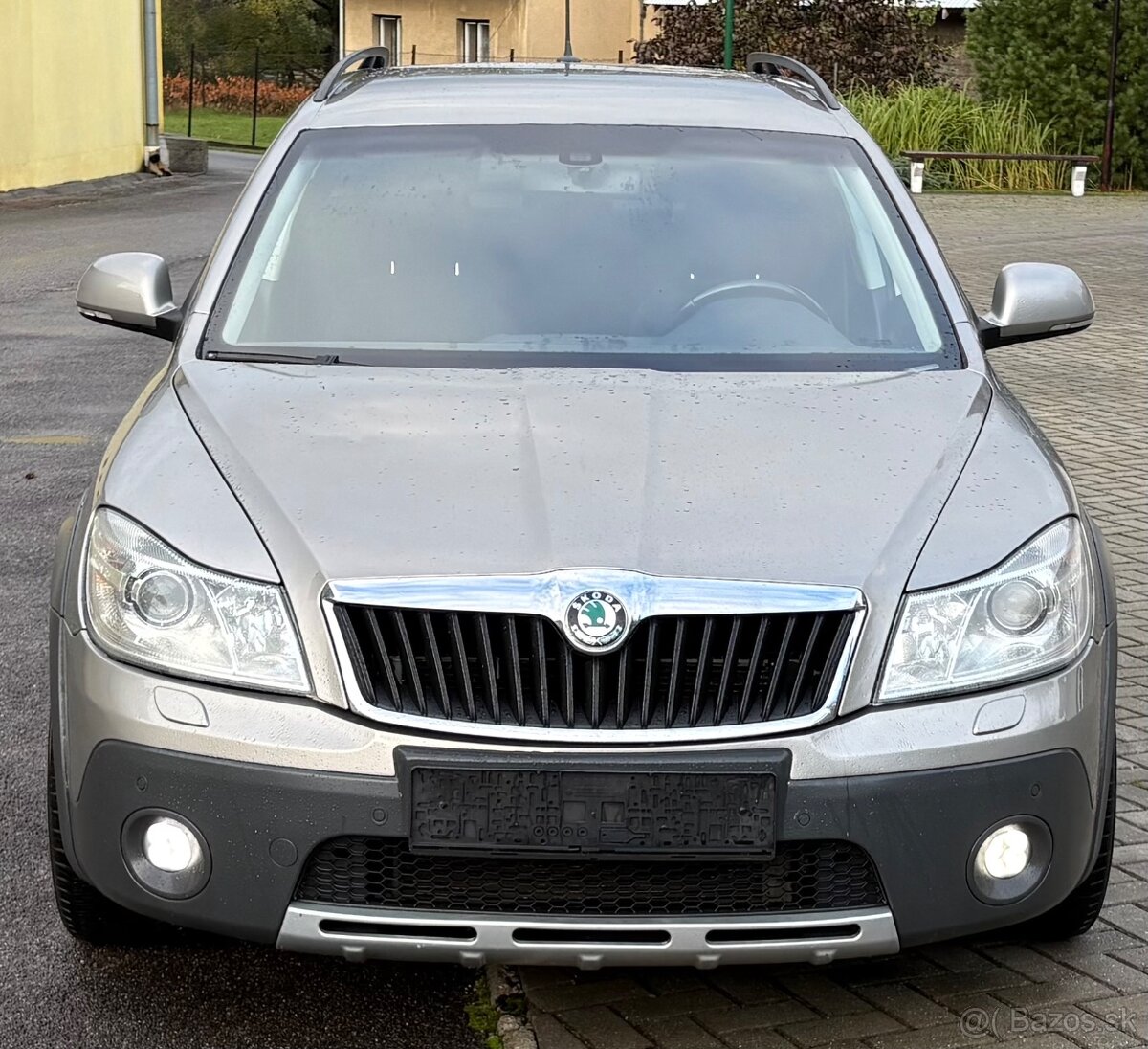 Škoda Octavia 2 SCOUT 2.0 TDi 103kw 4x4 XENON VYHREV - 2