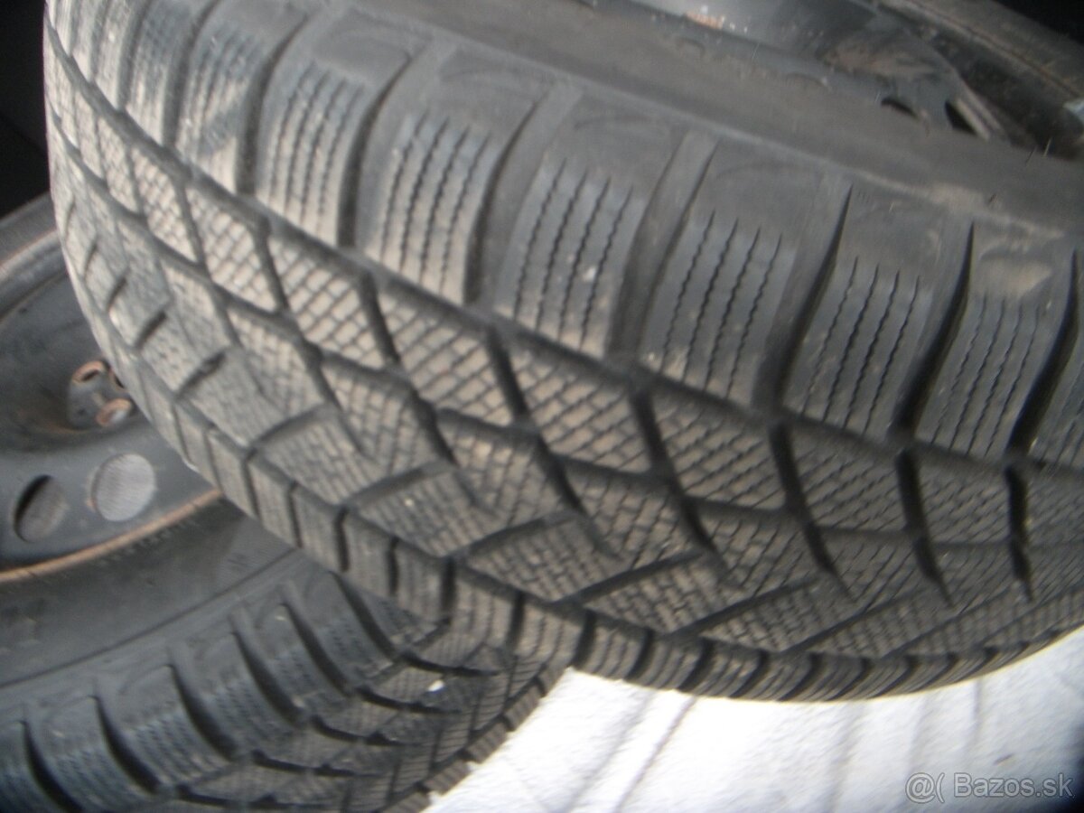 pneu zimne 205/60/16 Mercedes - 2