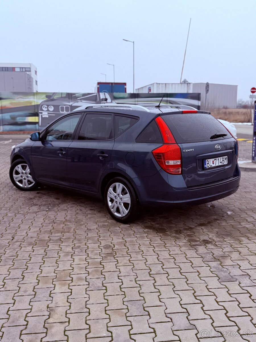 KIA CEED SW 1.6 benzín - 2