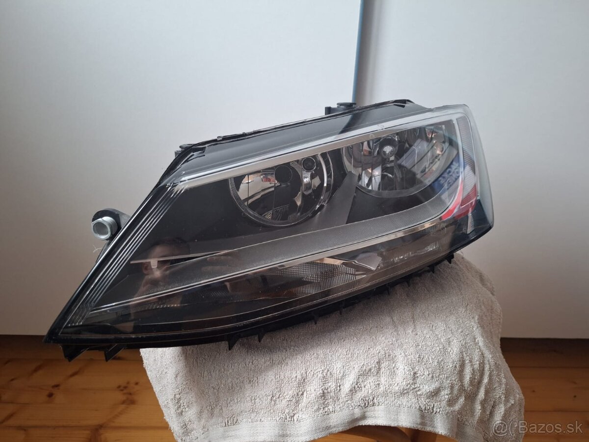Predné svetlo VW Jetta - 2