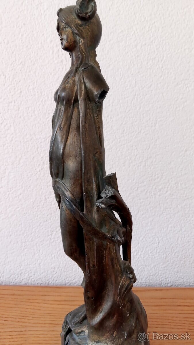Soška ženy - 2