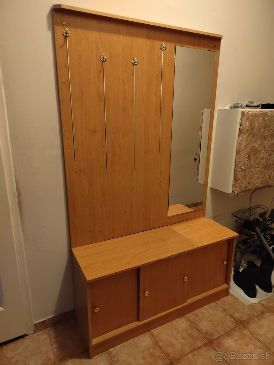 Vešiaková stena - 2