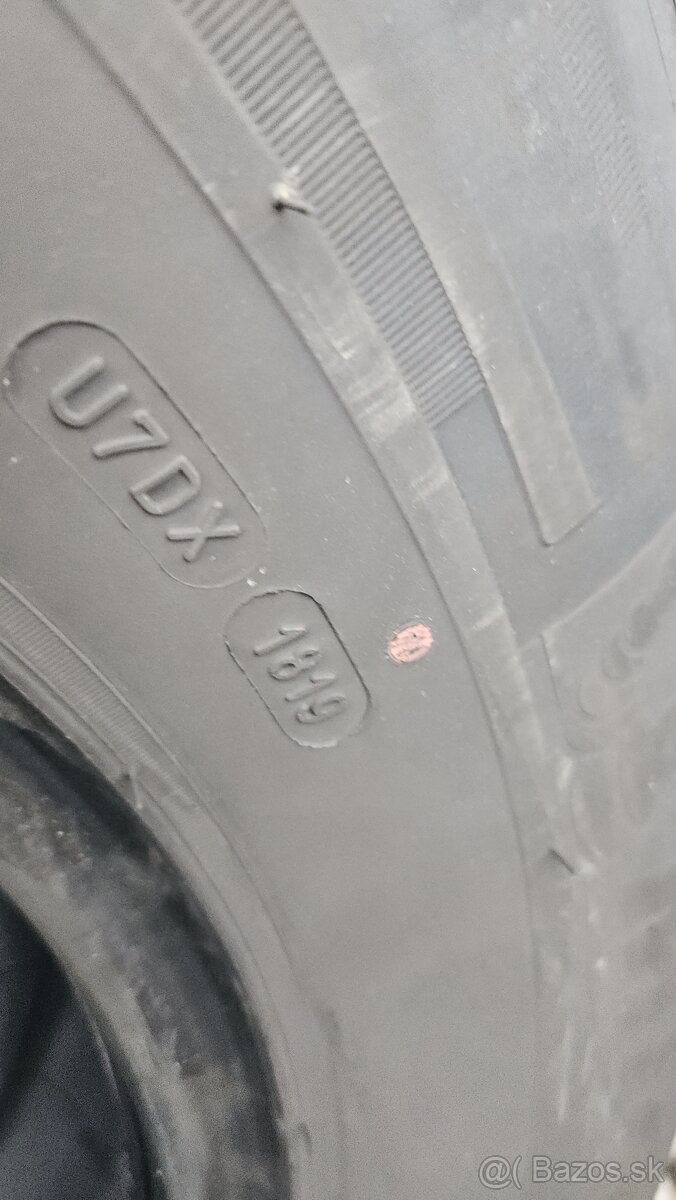 Predám pneu Michelin 225/75 R 16 CP - 2