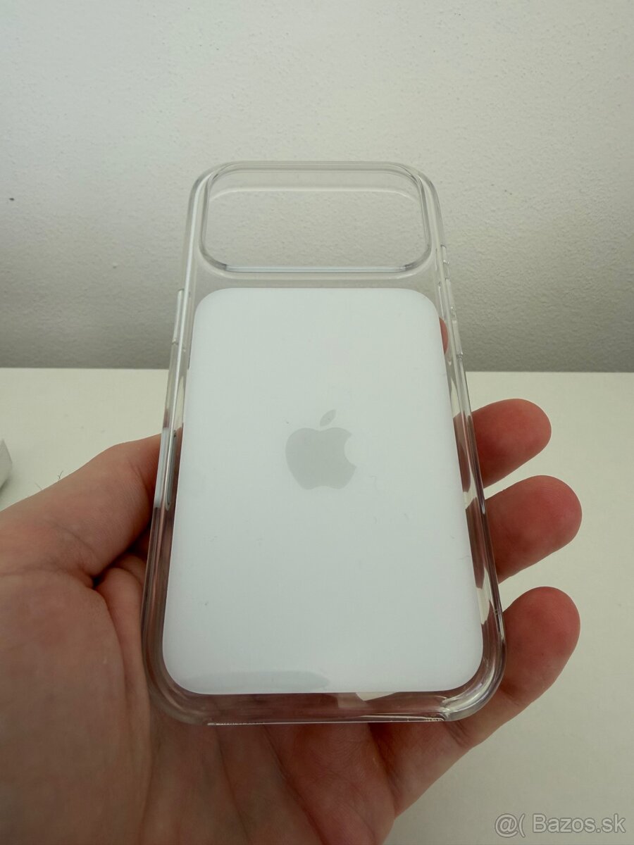 iPhone 17 Pro - kryty Apple a Pitaka - 2