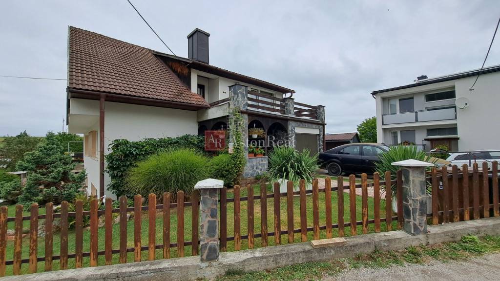 PREDAJ: Rodinný dom 6 izbový, pozemok 717m2, Liptovské Sliač - 2