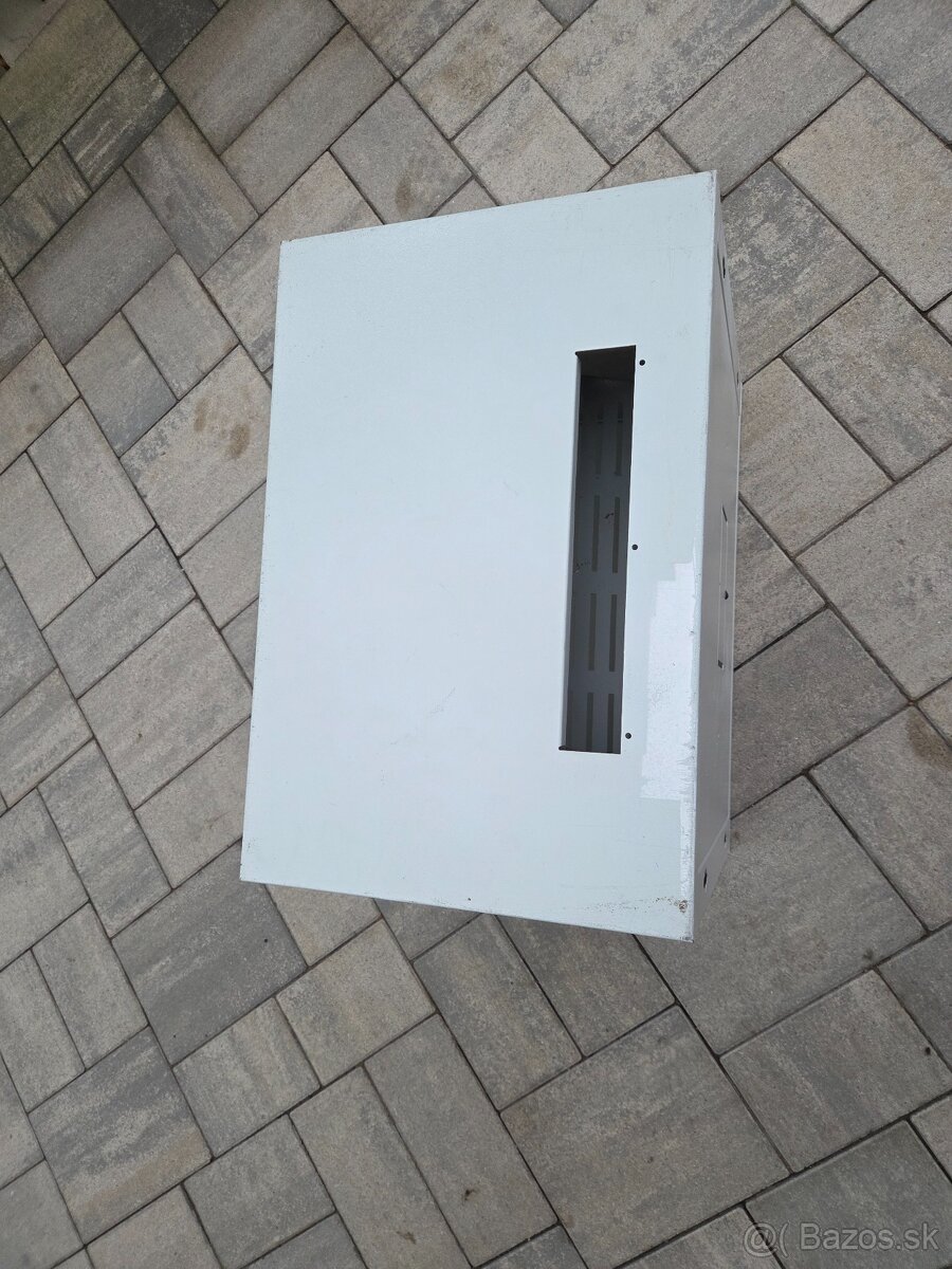 Serverovňa .Rozvadzač dátový velký.60x50x40 - 2
