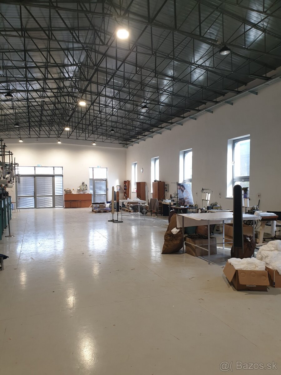 Komerčná budova na predaj - 2