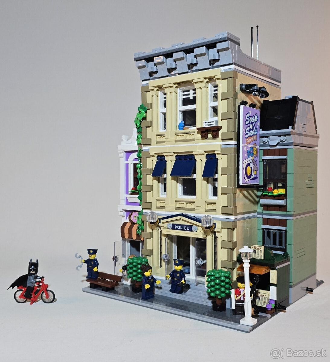 10278 LEGO Police Station - 2