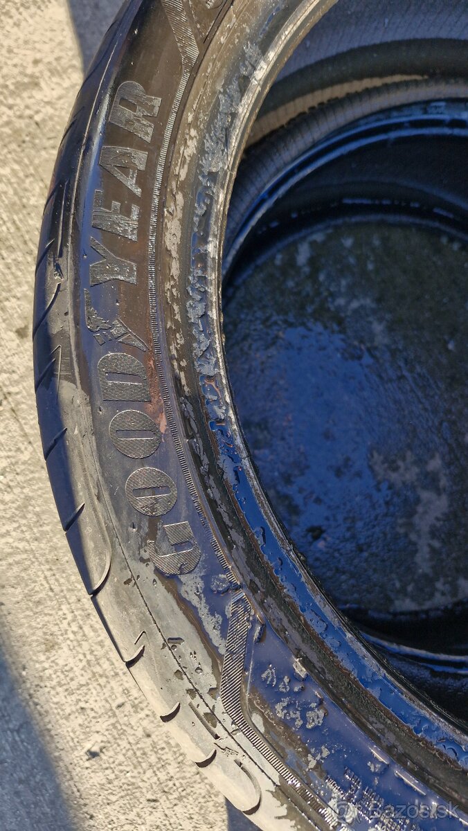 Good Year 245/40 R19 - 2