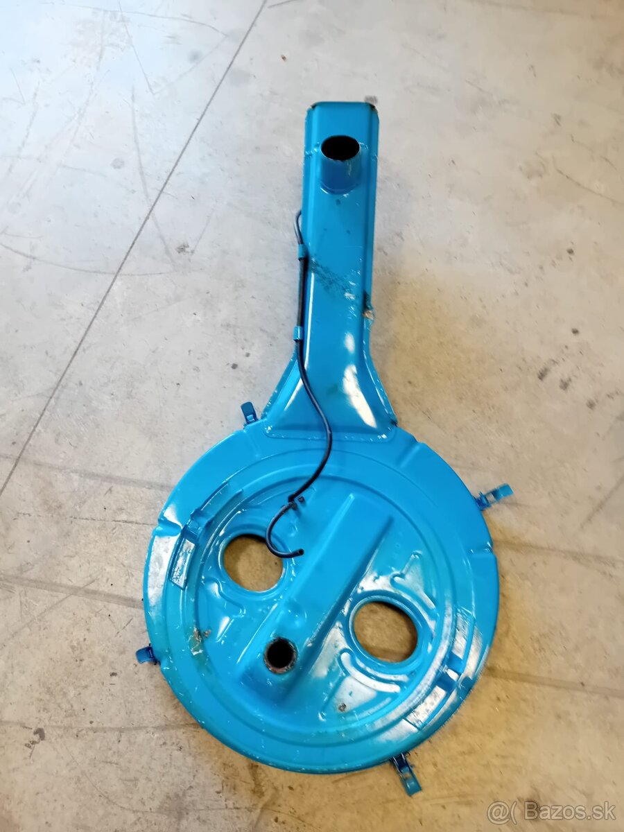 Tatra 613 vzduchovy filter obal - 2