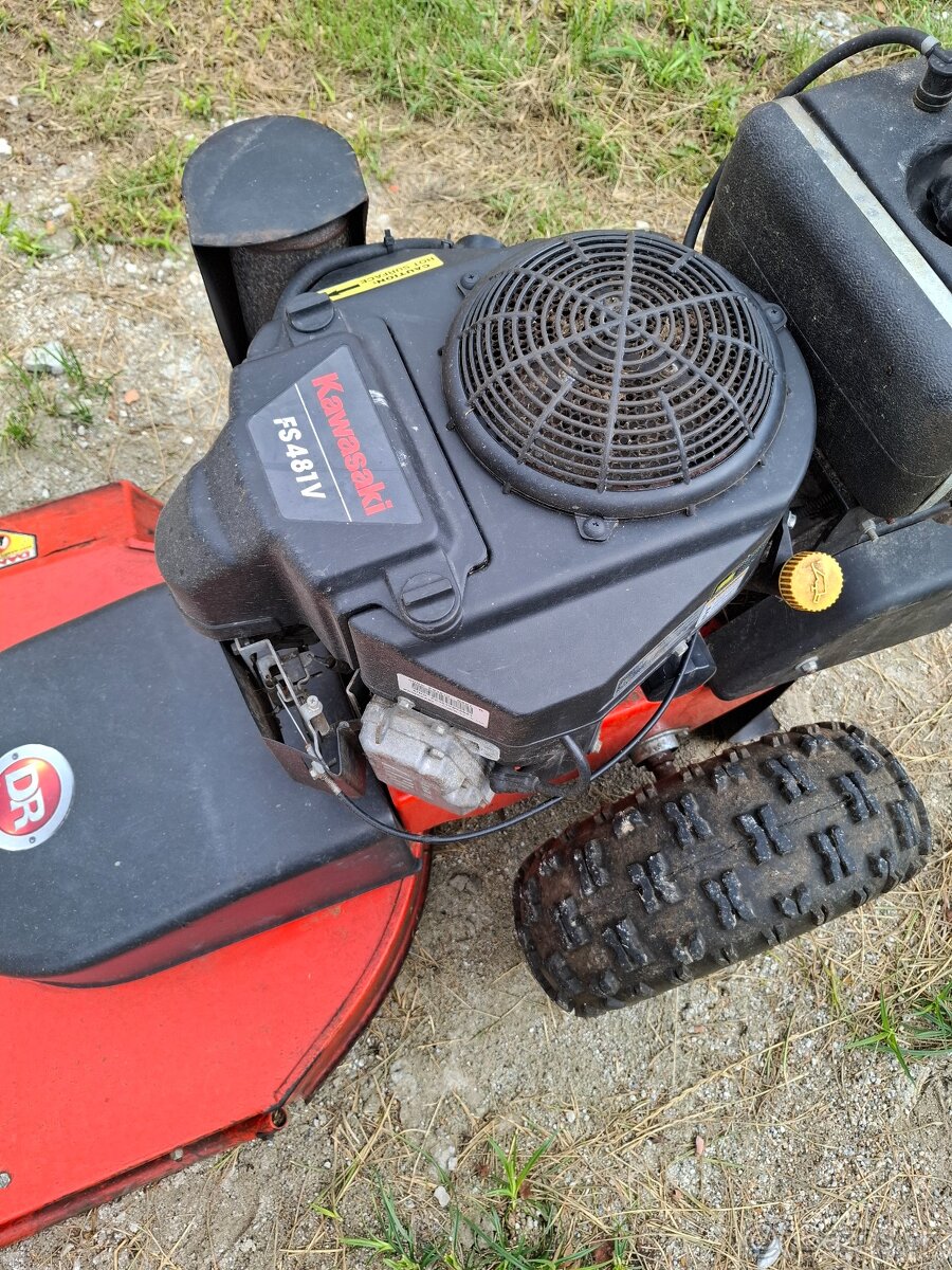 Kosačka na vysoku travu a kroviny - 2