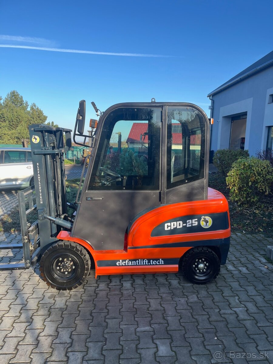 Elektrický vysokozdvižný vozík CPD - 25 Li-on - 2