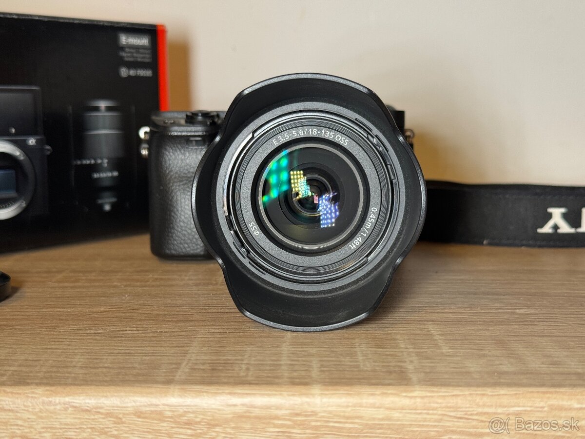 Predám Sony A6400 s objektívom 18-135mm - 2