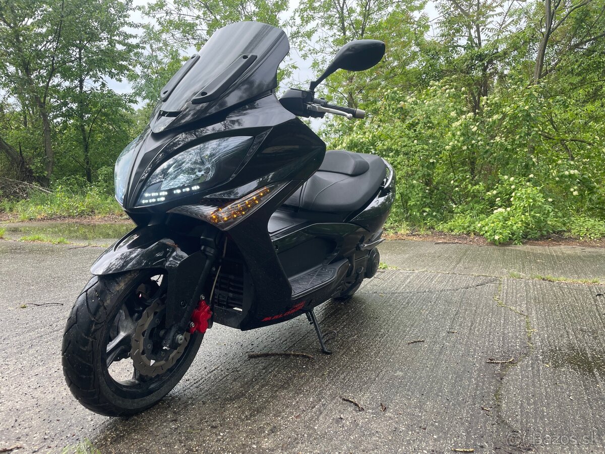 Predám maxi scooter Kymco 300 - 2