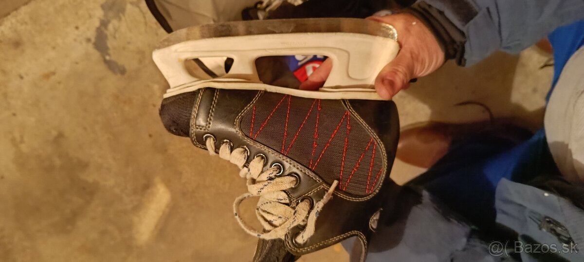 Predám detské korčule a prilbu zn.Bauer - 2