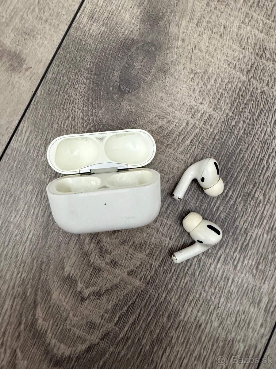 AirPods Pro 1 with MagSafe Charging Case - 2